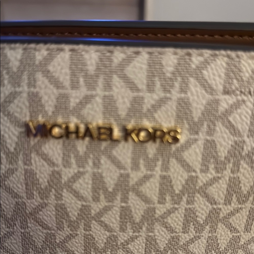 3 Michael Kors Brown and Cream bags - Picture 2 of 15